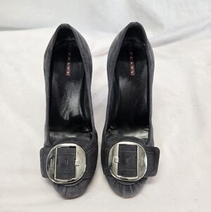 Prada "CALZTORE DONNA" Women’s Size 38.5 Gray Suede Pumps Heels
